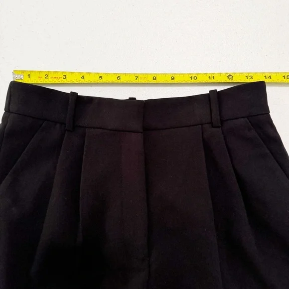 Abercrombie Curve Love Sloane Tailored Short Black NWT Size 4 - Picture 9 of 12